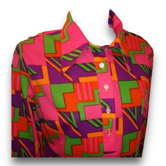 Vintage 70s Disco Shirt in a Bold Print of Pink Purple & Green SZ MED - Picture 2 of 8
